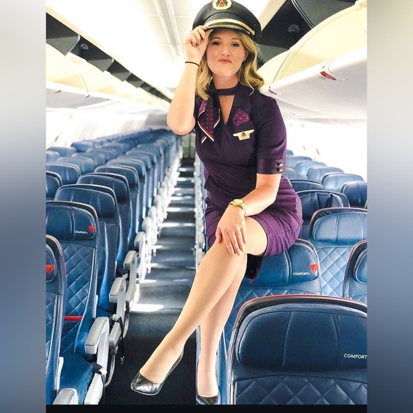 Delta Flight Attendant Uniform x Zac Posen in Passport Plum NWT Size 2 V-neck - Picture 7 of 7